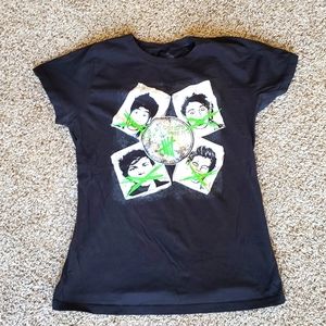 5 seconds of Summer band shirt